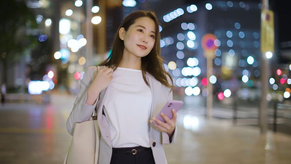 本業終わりにチャットレディで収入アップ！副業で働けるメリットも